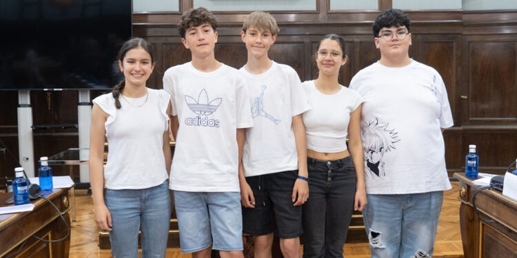 El equipo del IES Aguas Vivas resulta vencedor de la Liga de Debate Escolar en la categoría de primero y segundo de la ESO