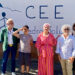 Guadalajara ha vivido este 28 de mayo una jornada clave para su comunidad educativa. El histórico Centro de Educación Especial Virgen del Amparo ha pasado a llamarse de forma oficial CEE Pedro Solís, en un acto protagonizado por el propio cineasta, su familia y los 133 alumnos que estudian en las instalaciones. La iniciativa, que busca honrar los valores de inclusión y sensibilidad que Solís ha transmitido al mundo inspirado por su hijo Nico, ha contado con la presencia de la delegada de la Junta en Guadalajara, Rosa María García, y del delegado provincial de Educación, Ángel Fernández-Montes. El cambio de nombre responde a una decisión unánime del Consejo Escolar, impulsada por la estrecha vinculación de la familia con los profesionales del colegio. Durante el evento, la delegada de la Junta subrayó que el centro no podría llevar un nombre más representativo, destacando el compromiso y la humildad de Solís para invitar a la sociedad a reflexionar sobre las capacidades de las personas con discapacidad. El cineasta, visiblemente emocionado, recordó cómo cruzó las puertas del colegio por primera vez hace 18 años buscando apoyo para su hijo, y atribuyó todo el mérito de la visibilidad de los menores al trabajo diario de los profesionales del centro. El largo camino administrativo Si repasamos la hemeroteca de Liberal de Castilla del último año, el camino hasta este homenaje oficial comenzó a fraguarse en junio de 2025. En aquel momento, el Consejo Escolar del entonces Virgen del Amparo aprobó la propuesta por unanimidad, demostrando el profundo vínculo forjado entre los docentes, Nico y la familia Solís. Meses después, el 7 de noviembre de 2025, el Diario Oficial de Castilla-La Mancha publicó la resolución definitiva de la Consejería de Educación. Este proceso de cambio de identidad corporativa ha corrido en paralelo a una transformación física del recinto, un seguimiento que nuestro medio ha detallado curso tras curso. Desde el año 2020, la Junta ha invertido más de 600.000 euros en el recinto para ejecutar diferentes reformas estructurales. Las actuaciones más destacadas en el colegio incluyen: Instalación de un ascensor y ampliación de rampas y puertas interiores. Adaptación completa de la cocina y creación de nuevos baños. Mejora de los sistemas de climatización y eficiencia energética del edificio. Acondicionamiento de zonas de recreo exteriores con columpios adaptados. Asfaltado actual del patio y renovación de suelos en la primera planta. Evolución de la atención social La culminación de este cambio de nomenclatura supone el cierre de un círculo vital para la comunidad educativa de Guadalajara. La historia de Pedro Solís y su hijo no solo se tradujo en obras cinematográficas que dieron la vuelta al mundo, sino que ha servido como catalizador para mejorar la atención a los jóvenes de entre 3 y 21 años que acuden diariamente a este centro. El lector puede observar cómo el colegio ha evolucionado desde aquellas primeras instalaciones que conoció la familia hace casi dos décadas, hasta convertirse en un espacio plenamente adaptado y modernizado. Esta trayectoria de mejora en las infraestructuras de educación especial refleja un cambio de paradigma en la ciudad. El compromiso institucional con la discapacidad en la capital alcarreña mantendrá esta misma línea de expansión a corto plazo, ya que se encuentra proyectada la construcción de cuatro nuevas viviendas con apoyo y un Centro de Día que sumarán cerca de 70 nuevas plazas entre asistencia residencial y diurna.