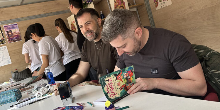 El público infantil, protagonista de la Feria del Libro Cuenca Lee en este viernes festivo