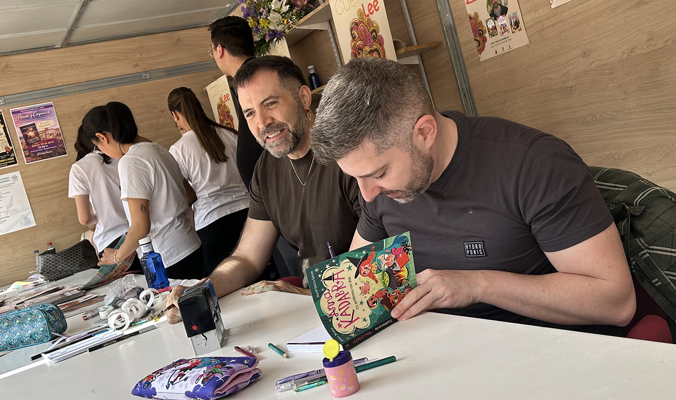 El público infantil, protagonista de la Feria del Libro Cuenca Lee en este viernes festivo
