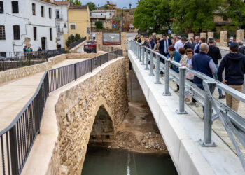 El transporte a la demanda llegará a la Serranía Baja en junio tras la esperada apertura del nuevo puente de Landete
