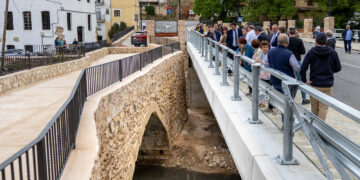 El transporte a la demanda llegará a la Serranía Baja en junio tras la esperada apertura del nuevo puente de Landete