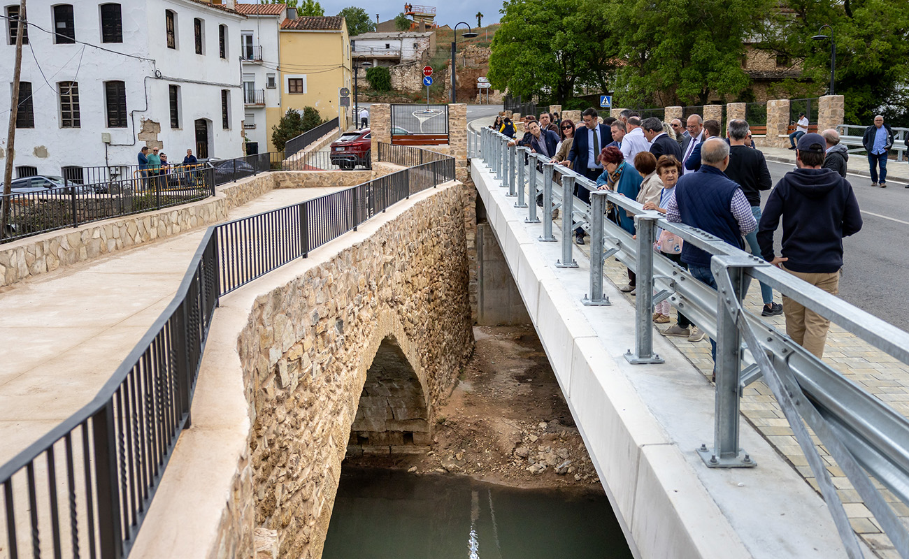 El transporte a la demanda llegará a la Serranía Baja en junio tras la esperada apertura del nuevo puente de Landete