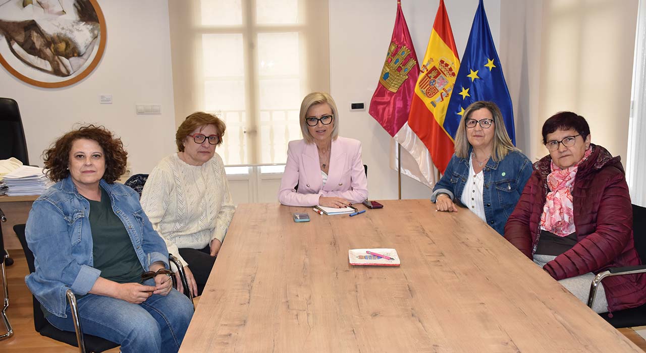 El "yoga mental" de los bolillos busca relevo en Cuenca: 'La Fuente del Abanico' abre sus puertas en la Sala Iberia 2 El yoga mental de los bolillos busca relevo en Cuenca 'La Fuente del Abanico' abre sus puertas en la Sala Iberia