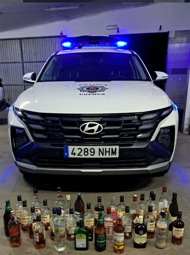 Fuga masiva en Cuenca: la Policía Local requisa 40 botellas en un botellón en la zona de Antonio Machado