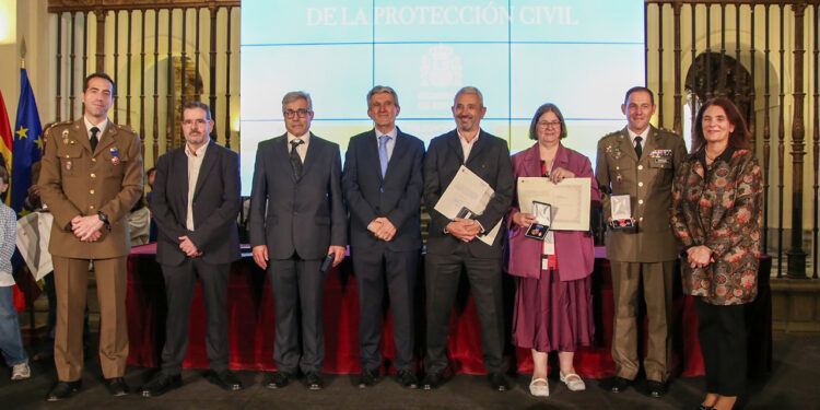 Guadalajara reconoce a sus referentes de emergencias: medallas a militares, sanitarios, técnicos y una edil de Sacedón por su papel en protección civil 1 Guadalajara reconoce a sus referentes de emergencias medallas a militares, sanitarios, técnicos y una edil de Sacedón por su papel en protección civil