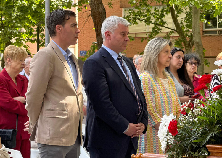 Guarinos acompaña al barrio de Los Manantiales en la celebración de San José Artesano