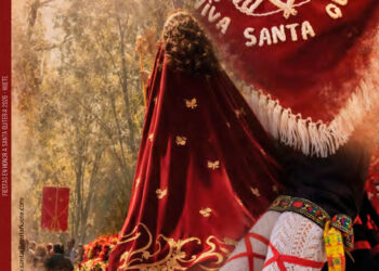 El barrio de San Gil de Huete celebra entre el 21 y el 25 de mayo sus tradicionales fiestas en honor a Santa Quiteria. El Ayuntamiento ha publicado el bando oficial que regula el tráfico durante estos cinco días, marcados por los galopeos, dianas, procesiones y la clásica gaitilla. Estas celebraciones, declaradas de Interés Turístico Regional, transforman la fisonomía del municipio conquense y obligan a reordenar el estacionamiento, además de limitar la circulación de vehículos pesados. La Asociación Cultural San Gil de Huete ya ha difundido el programa completo de actividades a través de su página web oficial para todos los vecinos y visitantes. Para garantizar la seguridad de los asistentes y el correcto desarrollo de los actos en la vía pública, el consistorio ha diseñado un dispositivo especial de movilidad urbana. La principal medida de carácter general es la prohibición absoluta del paso de camiones por la travesía del municipio durante todos los días que duren los festejos. Calles afectadas y horarios El estacionamiento de vehículos quedará totalmente prohibido en diferentes vías del municipio y en franjas horarias específicas, diseñadas para despejar las zonas por donde discurren los actos festivos. Calle Nueva hasta la ferretería: Prohibición total desde el viernes hasta el lunes durante todo el día por galopeos, dianas, procesión y desfile. Calle Mayor desde la ferretería hasta la Torre del reloj: Viernes de 13:00 a 16:00 y de 22:00 a 24:00 horas. Sábado de 08:00 a 14:00 y de 22:00 a 24:00 horas. Domingo de 08:00 a 10:00 y de 22:00 a 24:00 horas. Calles Las Monjas, Ranero, La Cruz y El Olmillo: Sábado de 08:00 a 16:00 horas. Domingo de 08:00 a 12:00 horas por diana y recogida de autoridades. Calles El Caño y Cuesta del Mercado: Viernes de 15:00 a 17:00 horas. Sábado de 08:00 a 13:00 horas. Domingo de 08:00 a 10:00 horas. Calle Juan Carlos I hasta el cruce con Caballeros: Cortes nocturnos de 22:00 a 24:00 horas el viernes, sábado y domingo, sumando el sábado un tramo matinal de 08:00 a 14:00 horas. Calle Caballeros y Puerta de la Iglesia: Sábado de 08:00 a 14:00 horas por diana y procesión. Calle Mamerto Alique: Sábado de 08:00 a 15:00 horas. Domingo de 08:00 a 10:00 horas. Calle Mariano Pozo: Domingo de 08:00 a 10:00 horas por desarrollo de la diana. Plaza del Mercado: Sábado de 11:00 a 13:00 horas para facilitar el paso de la procesión. Evolución y arraigo cultural La revisión del archivo de liberaldecastilla.com muestra que el enorme despliegue logístico en Huete responde a la capacidad de convocatoria histórica de sus fiestas de primavera. Las celebraciones de Santa Quiteria conforman, junto a las de San Juan Evangelista, el motor cultural y turístico más importante de la localidad. La declaración de Interés Turístico Regional consolidó este evento no solo como una tradición vecinal, sino como un elemento que atrae masivamente a visitantes del resto de la provincia de Cuenca y de la vecina Guadalajara. El desarrollo de la normativa de tráfico municipal refleja el crecimiento de la propia fiesta. Mientras que hace unos años los cortes eran más laxos y gestionados sobre la marcha por las agrupaciones y autoridades locales, el volumen actual de asistentes exige una planificación milimétrica. La prohibición sistemática del tráfico pesado en la travesía y el despeje de calles estrechas aseguran que el municipio pueda absorber la llegada de visitantes sin comprometer la seguridad ni el desarrollo de los tradicionales galopeos de los "quiterios".