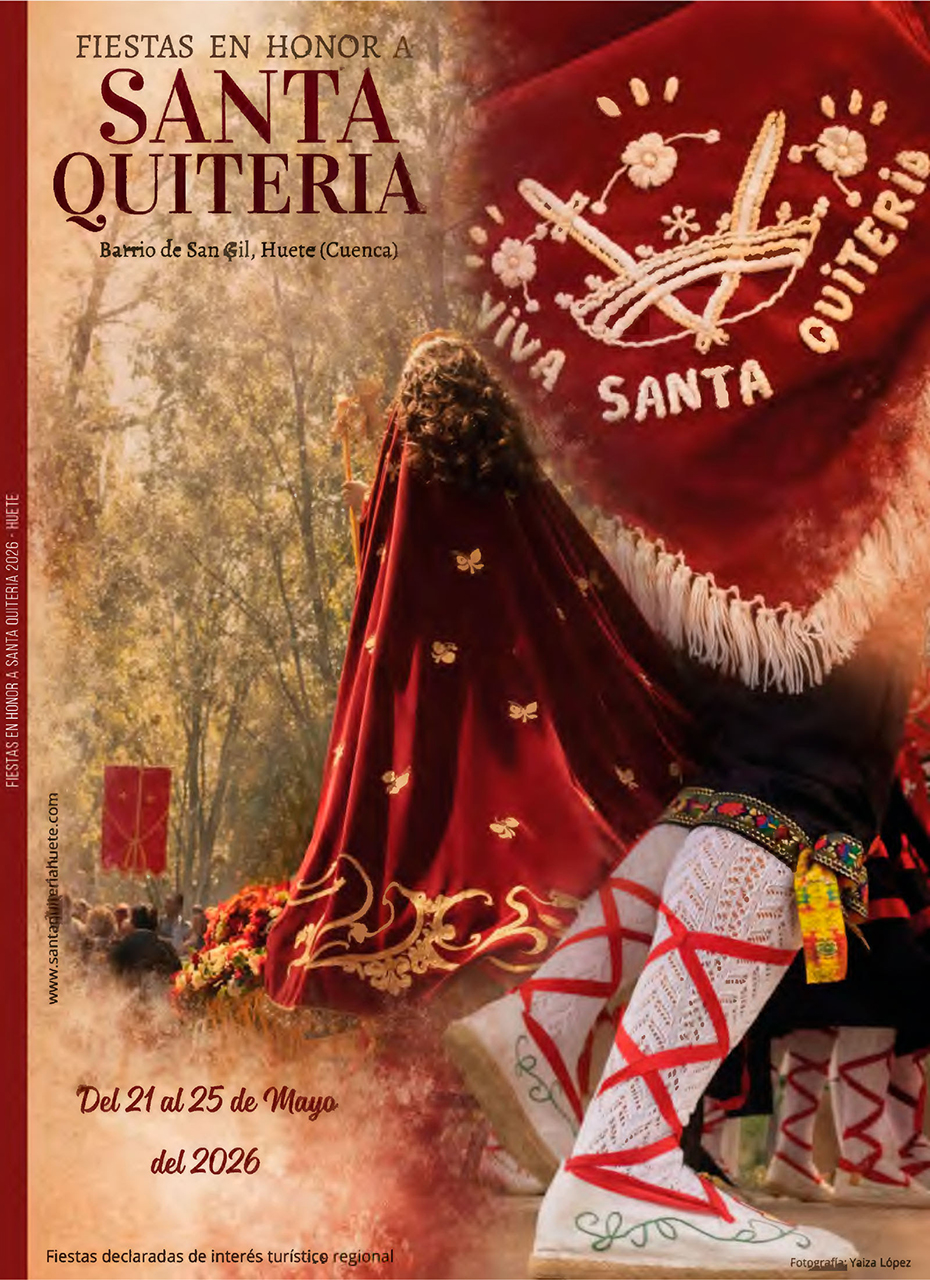 Guía de calles cortadas al aparcamiento en Huete por las Fiestas de Santa Quiteria 2026 2 El barrio de San Gil de Huete celebra entre el 21 y el 25 de mayo sus tradicionales fiestas en honor a Santa Quiteria. El Ayuntamiento ha publicado el bando oficial que regula el tráfico durante estos cinco días, marcados por los galopeos, dianas, procesiones y la clásica gaitilla. Estas celebraciones, declaradas de Interés Turístico Regional, transforman la fisonomía del municipio conquense y obligan a reordenar el estacionamiento, además de limitar la circulación de vehículos pesados.La Asociación Cultural San Gil de Huete ya ha difundido el programa completo de actividades a través de su página web oficial para todos los vecinos y visitantes. Para garantizar la seguridad de los asistentes y el correcto desarrollo de los actos en la vía pública, el consistorio ha diseñado un dispositivo especial de movilidad urbana. La principal medida de carácter general es la prohibición absoluta del paso de camiones por la travesía del municipio durante todos los días que duren los festejos.Calles afectadas y horarios
El estacionamiento de vehículos quedará totalmente prohibido en diferentes vías del municipio y en franjas horarias específicas, diseñadas para despejar las zonas por donde discurren los actos festivos.Calle Nueva hasta la ferretería: Prohibición total desde el viernes hasta el lunes durante todo el día por galopeos, dianas, procesión y desfile.Calle Mayor desde la ferretería hasta la Torre del reloj: Viernes de 13:00 a 16:00 y de 22:00 a 24:00 horas. Sábado de 08:00 a 14:00 y de 22:00 a 24:00 horas. Domingo de 08:00 a 10:00 y de 22:00 a 24:00 horas.Calles Las Monjas, Ranero, La Cruz y El Olmillo: Sábado de 08:00 a 16:00 horas. Domingo de 08:00 a 12:00 horas por diana y recogida de autoridades.Calles El Caño y Cuesta del Mercado: Viernes de 15:00 a 17:00 horas. Sábado de 08:00 a 13:00 horas. Domingo de 08:00 a 10:00 horas.Calle Juan Carlos I hasta el cruce con Caballeros: Cortes nocturnos de 22:00 a 24:00 horas el viernes, sábado y domingo, sumando el sábado un tramo matinal de 08:00 a 14:00 horas.Calle Caballeros y Puerta de la Iglesia: Sábado de 08:00 a 14:00 horas por diana y procesión.Calle Mamerto Alique: Sábado de 08:00 a 15:00 horas. Domingo de 08:00 a 10:00 horas.Calle Mariano Pozo: Domingo de 08:00 a 10:00 horas por desarrollo de la diana.Plaza del Mercado: Sábado de 11:00 a 13:00 horas para facilitar el paso de la procesión.Evolución y arraigo cultural
La revisión del archivo de liberaldecastilla.com muestra que el enorme despliegue logístico en Huete responde a la capacidad de convocatoria histórica de sus fiestas de primavera. Las celebraciones de Santa Quiteria conforman, junto a las de San Juan Evangelista, el motor cultural y turístico más importante de la localidad. La declaración de Interés Turístico Regional consolidó este evento no solo como una tradición vecinal, sino como un elemento que atrae masivamente a visitantes del resto de la provincia de Cuenca y de la vecina Guadalajara.El desarrollo de la normativa de tráfico municipal refleja el crecimiento de la propia fiesta. Mientras que hace unos años los cortes eran más laxos y gestionados sobre la marcha por las agrupaciones y autoridades locales, el volumen actual de asistentes exige una planificación milimétrica. La prohibición sistemática del tráfico pesado en la travesía y el despeje de calles estrechas aseguran que el municipio pueda absorber la llegada de visitantes sin comprometer la seguridad ni el desarrollo de los tradicionales galopeos de los "quiterios".