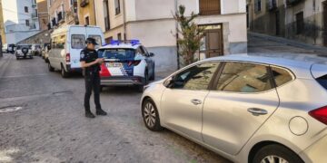 Cerco al aparcamiento indebido en el Casco Antiguo de Cuenca: 20 denuncias en zona de residentes
