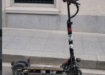Inmovilizan en pleno centro de Cuenca un falso patinete eléctrico que alcanzaba los 80 kmh