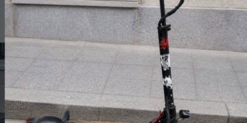 Inmovilizan en pleno centro de Cuenca un falso patinete eléctrico que alcanzaba los 80 kmh