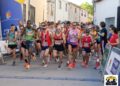 El sábado 23 de mayo con un tiempo caluroso se celebró la 9ª prueba del XXII Circuito de carreras populares de la Diputación Provincial de Cuenca. A las 16:00 empezaron las carreras infantiles con una participación menor que otros años, pero con la misma intención de fomentar el deporte del atletismo entre los más pequeños. Posteriormente -a las 19:30 horas- comenzó la carrera oficial, con mucha gente animando por las calles. Se trataba de un recorrido urbano -que daba dos vueltas por las calles del municipio- para totalizar 7,5 km, pasando por los lugares más significativos del municipio, (piscinas, Cruz Cerrada, Silo, Plaza Mayor, Jardinillos, etc.) teniendo la salida y meta en el Polideportivo Municipal. La recogida de dorsales, duchas, aperitivo y entrega de premios se realizaron en el Polideportivo por lo que se facilitaron mucho todos los servicios para el corredor, que disfrutaba de una zona de aparcamiento en las inmediaciones. Una tarde de calor, impropia de esta época del año, que seguramente propició una bajada en la participación en la que acabaron 235 corredores, siendo el ganador de la prueba John Kiriu Cherbii del CA Reajo Fontense, seguido por Alfonso Expósito Giménez del CA Iniesta y Daniel Torrecilla Sánchez del Rujamar Atletismo Cuenca para completar el pódium. En la general femenina, la corredora ganadora fue Paola María Niño Torrijos del CA Correligero Cuenca, en segunda posición lo hizo Almudena de la Ossa Yunta del Runfaster y tercera fue la gran veterana local M.ª Jesús Algarra Algarra del CA San Lorenzo de la Parrilla. La clasificación por categorías fue la siguiente: SUB 25 FEMENINA: - SARA RAMOS SERRANO (CD ATLETISMO TARANCÓN) - LUCÍA SAEZ PONCE (C.A. MINGLANILLA) - MAGDALENA IBORRA GARROTE (MAGDALA CORRE) SUB 25 MASCULINA: - DARÍO SANABRIA LÓPEZ (CD ATLETISMO TARANCÓN) - ISMAEL JIMÉNEZ GARCÍA (RUJAMAR ATLETISMO CUENCA) - DANIEL BERNARDO LÓPEZ (C.A. RUNNING JARA) SENIOR FEMENINA: - PAOLA MARÍA NIÑO TORRIJOS (C.A CORRELIGERO CUENCA) - IRENE DE LA TORRE ORTEGA (CD ATLETISMO TARANCÓN) - BERTA ZAFRA GÓMEZ (C.A. VALVERDE DE JÚCAR) SENIOR MASCULINA: - DANIEL TORRECILLA SÁNCHEZ (RUJAMAR ATLETISMO CUENCA) - JUAN TORRES ABAD (C.A. MINGLANILLA) - CARLOS SÁNCHEZ NAVARRO (RUNFASTER) VETERANA A FEMENINA: - ALMUDENA DE LA OSSA YUNTA (RUNFASTER) - MARICRUZ BOTIJA OLMEDILLA (CD ATLETISMO TARANCÓN) - VANESSA ARMERO UTIEL (CLUB ATLETISMO INIESTA) VETERANO A MASCULINA: - JOHN KURUI CHEBII (C.A REAJO FONTENSE) - ALFONSO EXPÓSITO GIMÉNEZ (CLUB ATLETISMO INIESTA) - JULIAN MENA MONTOYA (CD ATLETISMO TARANCÓN) VETERANA B FEMENINA: - MARÍA JESÚS ALGARRA ALGARRA (SAN LORENZO DE LA PARRILLA) - ASCENSIÓN LEAL RODRÍGUEZ (C.D. GAMO MOTILLA) - ISABEL MOLINA CARRIÓN (C.A. EL PINAR – EJEVIAL) VETERANO B MASCULINA: - FRANCISCO JOSÉ SÁNCHEZ MARTÍNEZ (C.A. VILLARTA) - MIGUEL CASTELLANO PÉREZ (C.A REAJO FONTENSE) - JESÚS MIGUEL MOTA MARTÍNEZ (C.A. MOTEÑO) VETERANA C FEMENINA: - MARÍA ISABEL GARCÍA GUIJARRO (SAN LORENZO DE LA PARRILLA) - LIBER GARRIDO GONZÁLEZ (C.A. VILLARTA) - MANUELA CUESTA PICAZO (C.A. EL PINAR – EJEVIAL) VETERANO C MASCULINA: - FERNANDO LEÓN GARCÍA (C.D. JORGE MANRIQUE) - MIGUEL ORTEGA OLIVARES (RUJAMAR ATLETISMO CUENCA) - PABLO SERRANO MOYA (ARGAMASILLA DE ALBA) VETERANO D MACULINA: - LUIS CASTILLEJO GALLARDO (C.A. CAMPILLO) - JOAQUÍN SAIZ PÉREZ (C.A. RUNNING JARA) - JULIÁN DELGADO MARTÍNEZ (RUNFASTER) EQUIPOS: - CA MINGLANILLA - CA GAMO MOTILLA - CA VILLARTA EQUIPOS FEMENINOS: - CA MINGLANILLA - CA SAN LORENZO DE LA PARRILLA - CA VALVERDE DEL JUCAR Tras esta novena prueba ostentan el DORSAL ORO como primeros clasificados de la General, JOHN KURUI CHEBII con 2137 y ASCENSIÓN LEAL RODRÍGUEZ con 2057 puntos. Cabe destacar la excelente participación de las corredoras locales, María Isabel García Guijarro y María Jesús Algarra Algarra, primeras clasificadas en su categoría, además de 3ª de la general en el caso de Mª Jesús. El buen tiempo animó el ambiente por las calles con la gente alentando a todos los corredores y corredoras, fiesta que terminó con un aperitivo y la entrega de premios en el Polideportivo Municipal. En la entrega de premios estuvieron presentes la alcaldesa Virginia Martínez Guijarro, el diputado provincial José Luis Gómez Bachiller y el CEO de Rujamar Rubén Martínez García, además de los concejales de la Corporación Víctor Cuevas García y Laura Redondo Pardo. Cabe destacar la colaboración de dos importantes empresas locales, RUJAMAR y La Casa del Fisio. EL XXII Circuito de Diputación de Cuenca continua, para llegar el próximo sábado 30 de mayo a las 22:00 h. con los “10k nocturnos Villa de San Clemente”, con salida desde la Plaza Mayor.