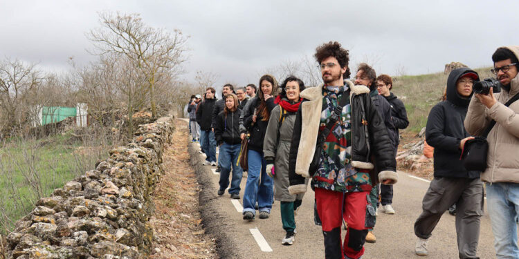 Jornada de convivencia entre pastores y universitarios al inicio de la Cañada Real