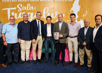 La Asociación Cultural Tercio de Quites reúne a la afición taurina de Guadalajara en un emotivo homenaje a los 25 años de alternativa de Sánchez Vara