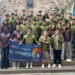 La Diputación de Cuenca ha entregado este viernes, 23 23 de mayo, las becas deportivas dirigidas a jóvenes de la provincia en un acto celebrado en la sede de la Fundación Antonio Pérez. En total, la institución provincial ha reconocido a 63 63 deportistas conquenses de distintas disciplinas por sus resultados durante 2025 2025, en una convocatoria que, según ha avanzado el diputado de Deportes, Abel Fresneda, alcanzará este año los 70   000 70000 euros. Durante el encuentro, Fresneda ha subrayado el “compromiso, la constancia y el sacrificio” de los becados, y ha destacado que esta línea de ayudas ha duplicado su dotación desde 2022 2022, cuando partía de 35   000 35000 euros. La convocatoria correspondiente a 2026 2026, según ha señalado, se publicará en los próximos días. El responsable provincial de Deportes ha explicado que el acto ha servido para reconocer los éxitos logrados por estos jóvenes durante el pasado año y para visibilizar ante la sociedad y los medios el trabajo que desarrollan en sus respectivas disciplinas. También ha puesto el foco en el papel de las familias, entrenadores y clubes deportivos, al considerar que su implicación diaria resulta decisiva para alcanzar muchos de estos resultados. Fresneda ha tenido además palabras de apoyo para quienes no han podido cumplir sus objetivos deportivos por lesiones o enfermedades, pese al esfuerzo acumulado durante meses de entrenamiento. La Diputación concede estas ayudas en función de los méritos recogidos en las bases de la convocatoria, con diferencias entre resultados logrados en competiciones regionales y nacionales. Las cuantías concedidas en esta edición han oscilado entre los 275 , 89 275,89 y los 1.876 , 04 1.876,04 euros, con una media de 952 952 euros por deportista. Tras la evaluación de los expedientes, la institución provincial sostiene que estas becas han contribuido a mantener y mejorar la progresión deportiva de los jóvenes beneficiarios. Otro de los datos destacados de esta convocatoria es el aumento del número de becados. La cifra ha pasado de 46 46 a 63 63 deportistas, lo que supone un incremento del 37 % 37% respecto al año anterior. En cuanto a disciplinas, el atletismo ha sido el deporte con más representación, con 16 16 becados, seguido de salvamento y socorrismo, con 13 13, y piragüismo, con 9 9. La relación de ayudas también alcanza a jóvenes de gimnasia rítmica, bádminton, tenis de mesa, triatlón, natación, orientación, wu-shu, boxeo, escalada, tenis y voleibol. Entre las becas concedidas, la de mayor cuantía ha sido para Alicia López García, en escalada, con 1.876 , 04 1.876,04 euros. Con estos datos, la Diputación de Cuenca refuerza una línea de apoyo al deporte base que gana peso año a año en la provincia. La evolución de la convocatoria deja dos señales claras: más presupuesto y más beneficiarios. De los 35   000 35000 euros de 2022 2022 se pasará a los 70   000 70000 de la convocatoria de 2026 2026, mientras que el número de jóvenes respaldados por estas ayudas también sigue creciendo. Para la institución provincial, ese avance confirma su apuesta por el talento deportivo joven y por su desarrollo en el medio rural.