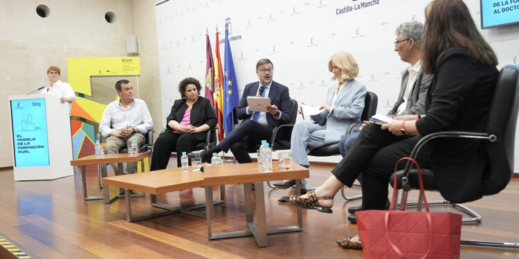 La Fundación COTEC y la Junta de Comunidades detallan en un informe los retos de la FP Dual y destacan su crecimiento en la región del 137% 1 La Fundación COTEC y la Junta de Comunidades detallan en un informe los retos de la FP Dual y destacan su crecimiento en la región del 137%