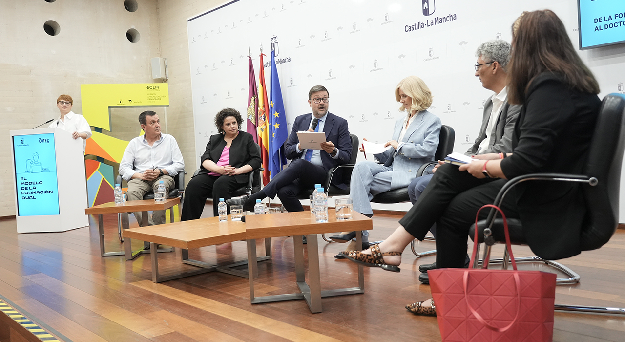 La Fundación COTEC y la Junta de Comunidades detallan en un informe los retos de la FP Dual y destacan su crecimiento en la región del 137% 2 La Fundación COTEC y la Junta de Comunidades detallan en un informe los retos de la FP Dual y destacan su crecimiento en la región del 137%
