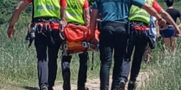 La Guardia Civil evacúa en helicóptero a un senderista de 75 años tras sufrir un desvanecimiento en Las Cárcavas de Valdepeñas de la Sierra