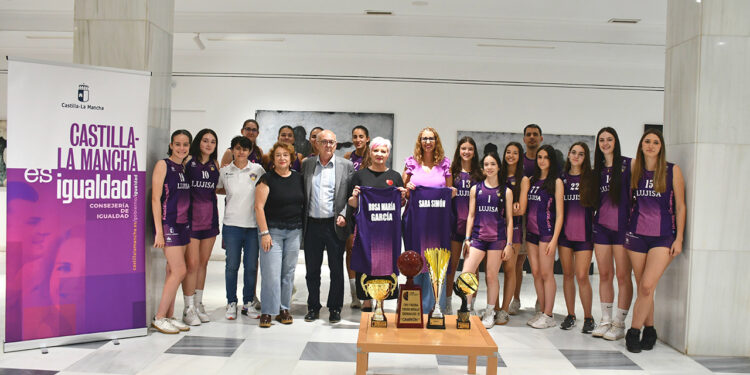 La Junta felicita a los equipos femeninos del Guadalajara Basket por una temporada “repleta de éxitos”