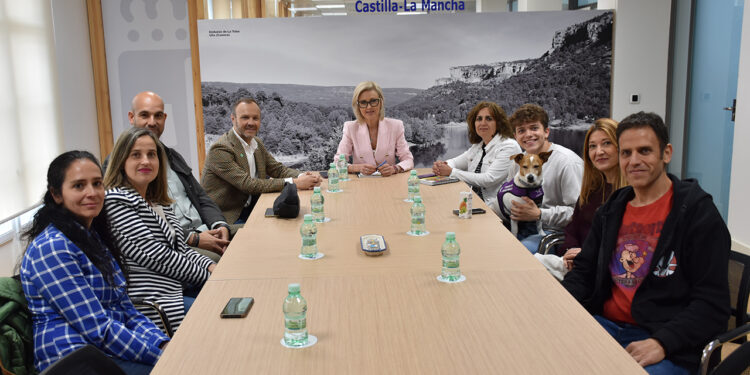 La Junta materializa su primera colaboración con la nueva Asociación de Personas con Diabetes de Cuenca