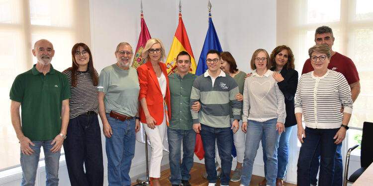 La Junta reconocerá a Francisco y Alfonso Pérez, pioneros en el arbitraje inclusivo, con una Placa al Mérito Regional 1 La Junta reconocerá a Francisco y Alfonso Pérez, pioneros en el arbitraje inclusivo, con una Placa al Mérito Regional