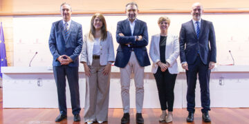 La Junta seguirá trabajando con la UCLM en las microcredenciales para proporcionar una formación continua a los profesionales en sectores estratégicos