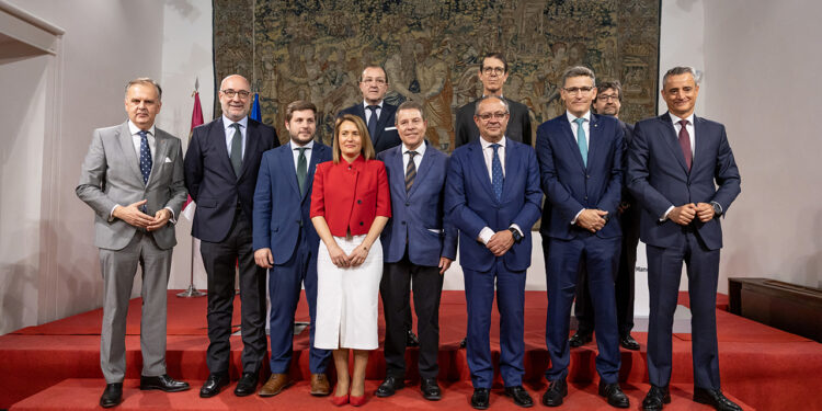 La Junta y las entidades financieras se comprometen a facilitar el acceso de los jóvenes a la vivienda 1 La Junta y las entidades financieras se comprometen a facilitar el acceso de los jóvenes a la vivienda