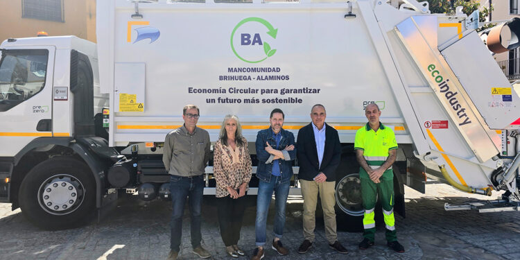 La Mancomunidad Brihuega-Alaminos incorpora un camión bicompartimentado de 230.000 euros para mejorar la recogida de residuos