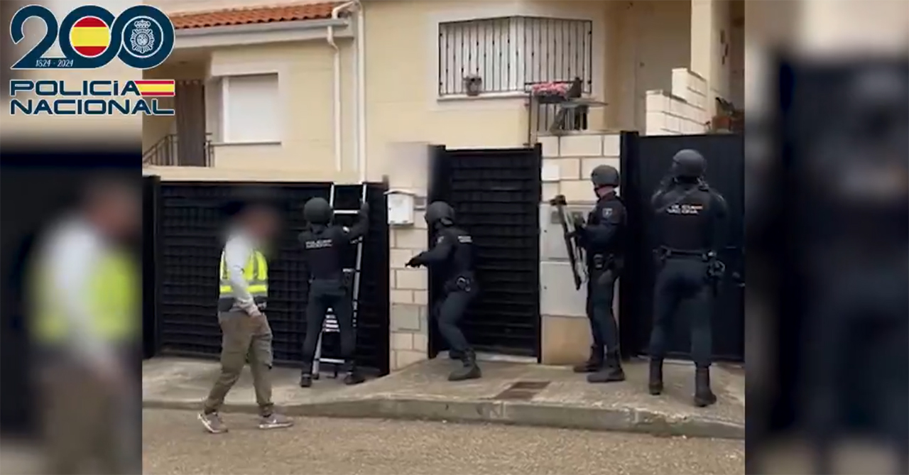 La Policía Nacional detiene en Montalbo a un fugitivo que cambió de género para eludir la acción de la justicia