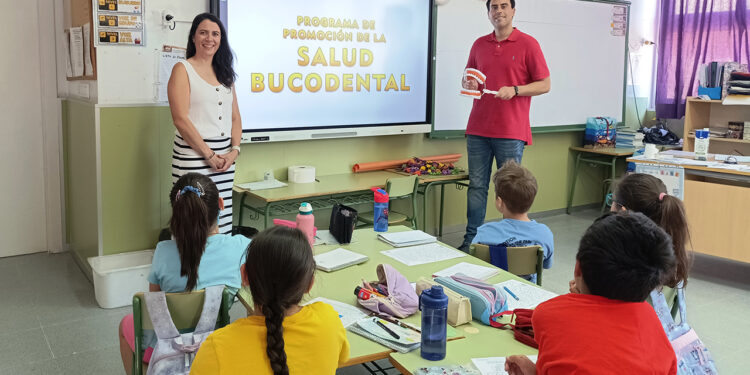 La Unidad de Salud Bucodental de Alovera conciencia a escolares de la localidad sobre la importancia de mantener una buena higiene dental