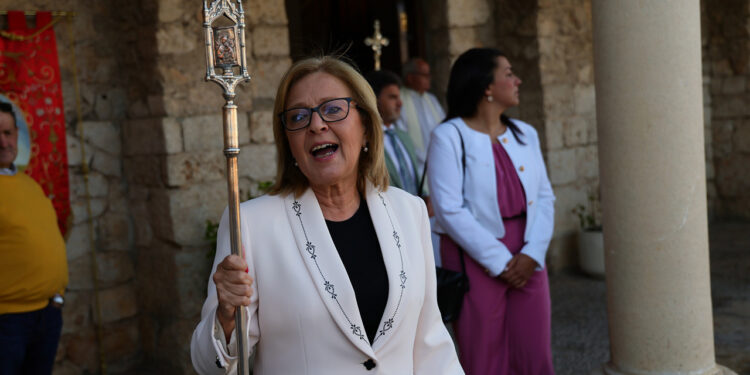 La alcaldesa de Fuentenovilla, en recuperación tras enfrentarse a unos okupas para evitar el robo de un coche