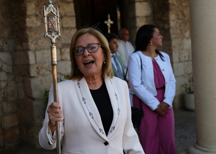 La alcaldesa de Fuentenovilla, en recuperación tras enfrentarse a unos okupas para evitar el robo de un coche