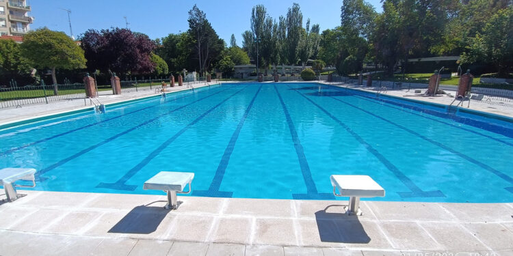 La piscina de San Roque abrirá para el público general por las tardes desde este lunes y desde el 4 de junio en horario de mañana y tarde 1 La piscina de San Roque abrirá desde este lunes para clubes y desde el 7 de junio para el público general