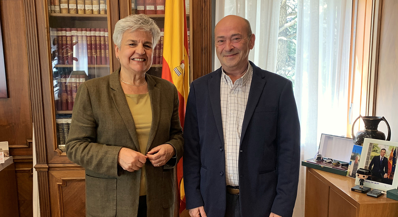 La subdelegada del Gobierno recibe al nuevo director del Centro Penitenciario de Cuenca 2 La subdelegada del Gobierno recibe al nuevo director del Centro Penitenciario de Cuenca