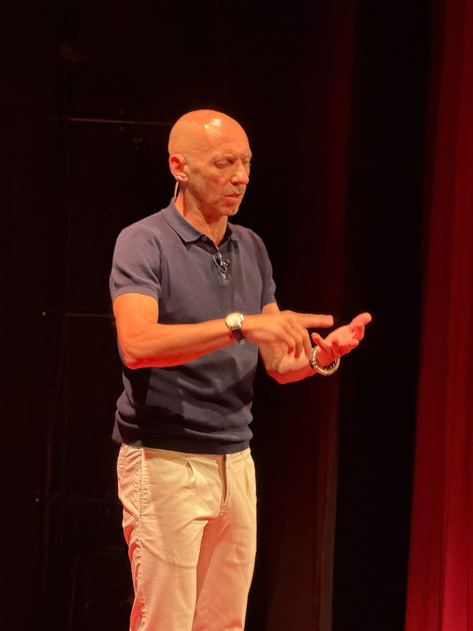 Lleno absoluto en el Teatro Moderno cinco talentos locales protagonizan el éxito del TEDxAlcarriaSt en Guadalajara