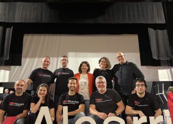 Lleno absoluto en el Teatro Moderno cinco talentos locales protagonizan el éxito del TEDxAlcarriaSt en Guadalajara