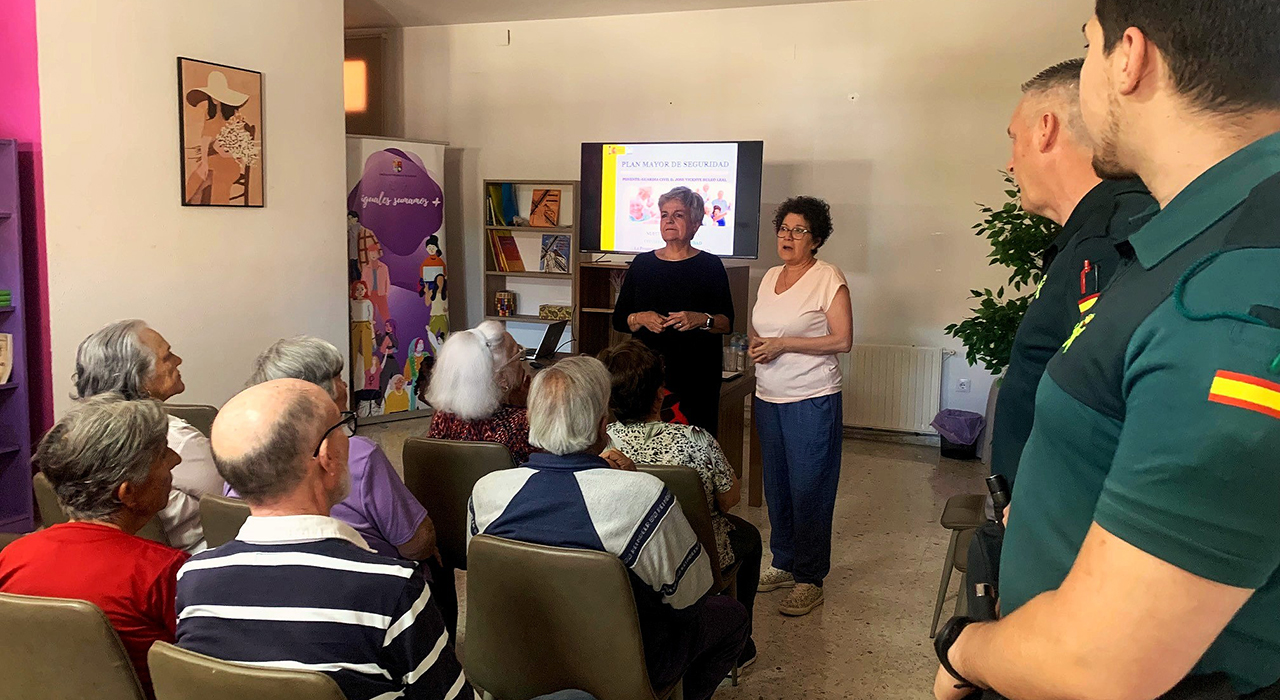 Los mayores de La Pesquera se blindan contra las estafas con la ayuda de la Guardia Civil de Minglanilla 2 Los mayores de La Pesquera se blindan contra las estafas con la ayuda de la Guardia Civil de Minglanilla