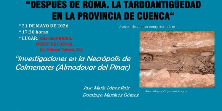 El descubrimiento de la necrópolis hispanovisigoda de Los Colmenares, en Almodóvar del Pinar, cambió la comprensión del espacio funerario en la provincia tras salir a la luz durante las obras del AVE Madrid-Levante-Murcia. Para detallar estos hallazgos, los arqueólogos de Carpetania Íntegra, José María López Ruiz y Domingo Martínez Gómez, impartirán el próximo jueves 21 de mayo de 2026 una conferencia en la Sala Segóbriga del Museo de Cuenca. La cita, de entrada libre hasta completar aforo, comenzará a las 17:30 horas en las instalaciones de la calle Obispo Valero. El yacimiento abarca una superficie de 1.400 metros cuadrados y destaca por la compleja organización interna de sus enterramientos. Durante las excavaciones en el sector I se documentaron 56 tumbas, la mayoría con una orientación Norte-Sur, aunque con variantes que sugieren distintas interpretaciones rituales o de adaptación al terreno. La distribución revela diferencias notables en la planificación del espacio. Mientras la zona norte presenta un esquema más ordenado, el sur se organiza mediante un sistema de "calles", lo que indica a los investigadores una posible división basada en diferencias sociales. Evolución del estudio tardoantiguo en la provincia Esta ponencia forma parte del ciclo "Después de Roma. La Tardoantigüedad en la provincia de Cuenca", organizado por el Museo de Cuenca, la UIMP, la Delegación de Educación, Cultura y Deportes y la UCLM. Durante el primer semestre de este año, la programación ha ido trazando una radiografía histórica de la transición territorial en el entorno conquense. El análisis detallado de la necrópolis de Almodóvar del Pinar materializa sobre el terreno los conceptos históricos que se han venido tratando en los últimos meses. La trayectoria de este programa divulgativo ha permitido a los investigadores contextualizar el final del dominio romano y la llegada de los visigodos. Previamente, el ciclo ha abordado el marco general de la Carpetania tardorromana, el Bajo Imperio en el interior de Hispania y la epigrafía de la época. Este corpus de investigación, que incluye intervenciones de catedráticos y profesores como Margarita Vallejo, Ángel Fuentes o Jorge Morín, conforma un archivo documental que el museo está centralizando a través de su canal de YouTube. El yacimiento de Los Colmenares se integra así en un mapa arqueológico mucho más amplio que explica cómo se reestructuró la sociedad conquense tras la caída del Imperio.