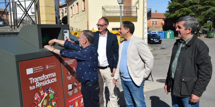 Los vecinos de 37 pueblos de Cuenca ya pueden abrir su contenedor de basura con el móvil 1 Los vecinos de 37 pueblos de Cuenca ya pueden abrir su contenedor de basura con el móvil
