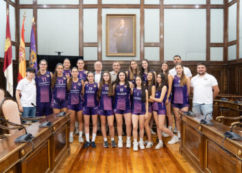 Marco Campos recibe en la Diputación a los equipos femeninos del Guadalajara Basket campeones en sus respectivas categorías