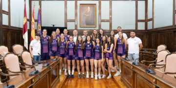 Marco Campos recibe en la Diputación a los equipos femeninos del Guadalajara Basket campeones en sus respectivas categorías