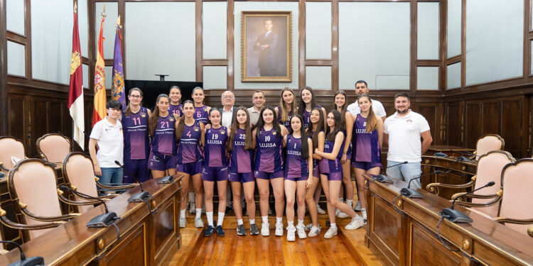 Marco Campos recibe en la Diputación a los equipos femeninos del Guadalajara Basket campeones en sus respectivas categorías 1 Marco Campos recibe en la Diputacion a los equipos femeninos del Guadalajara Basket campeones en sus respectivas categorias 1