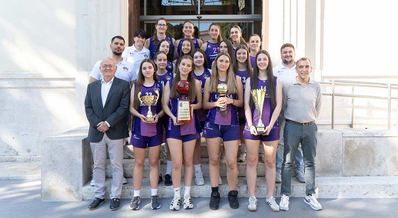 Marco Campos recibe en la Diputación a los equipos femeninos del Guadalajara Basket campeones en sus respectivas categorías 2 Marco Campos recibe en la Diputación a los equipos femeninos del Guadalajara Basket campeones en sus respectivas categorías