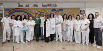 Muñecos de tela y cartas en el desayuno el Hospital de Guadalajara y ocho colegios se vuelcan con los niños ingresados