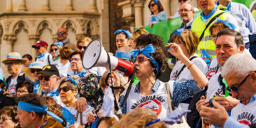 «No seremos el vertedero de nadie» Cuenca acoge una masiva protesta contra las macroplantas en el Día de la Región