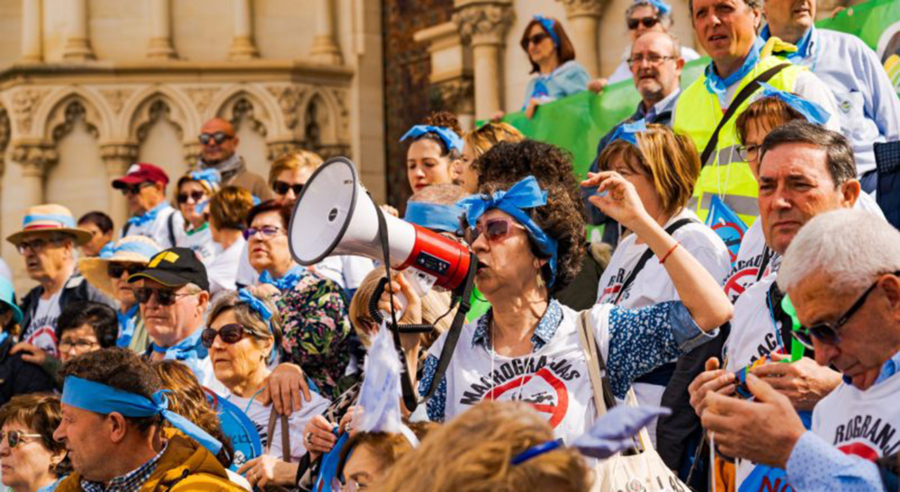 «No seremos el vertedero de nadie»: Cuenca acoge una masiva protesta contra las macroplantas en el Día de la Región 2 «No seremos el vertedero de nadie» Cuenca acoge una masiva protesta contra las macroplantas en el Día de la Región