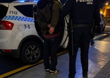 Noche violenta en la avenida de Reyes Católicos: un detenido por agredir a un hostelero y a dos policías locales de Cuenca