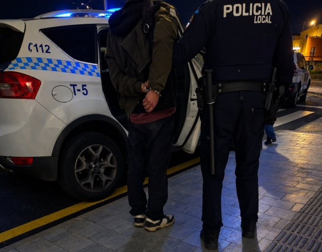 Noche violenta en la avenida de Reyes Católicos: un detenido por agredir a un hostelero y a dos policías locales de Cuenca