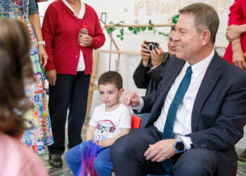 Page anuncia desde Villagarcía del Llano tres millones para ampliar el colegio rural de Chillaró